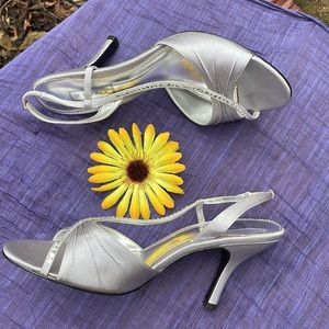 🌺 M. Patrick; SEXY “BARBIE” Style Silver “Ginjer” Rhinestone Sandals; Size 8.5!